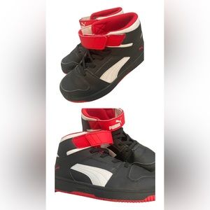 Boys Puma sneakers
